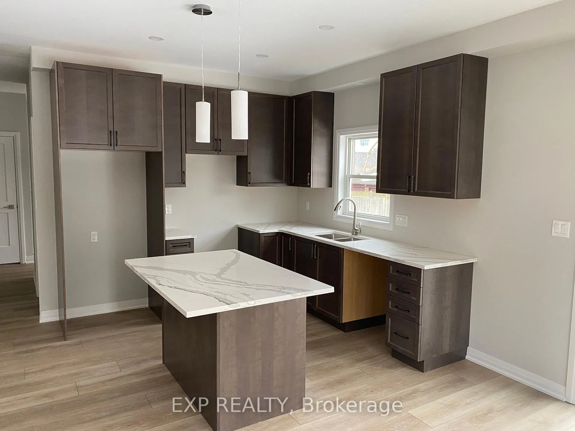 Photo 2 of 5960 Delaware Street, Niagara Falls, Dorchester — HOMEH