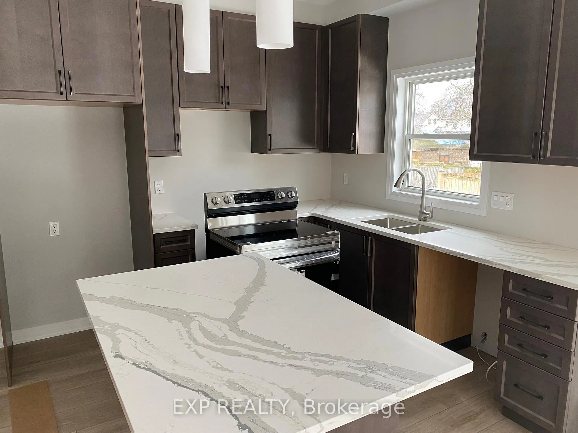 Photo 5 of 5960 Delaware Street, Niagara Falls, Dorchester — HOMEH