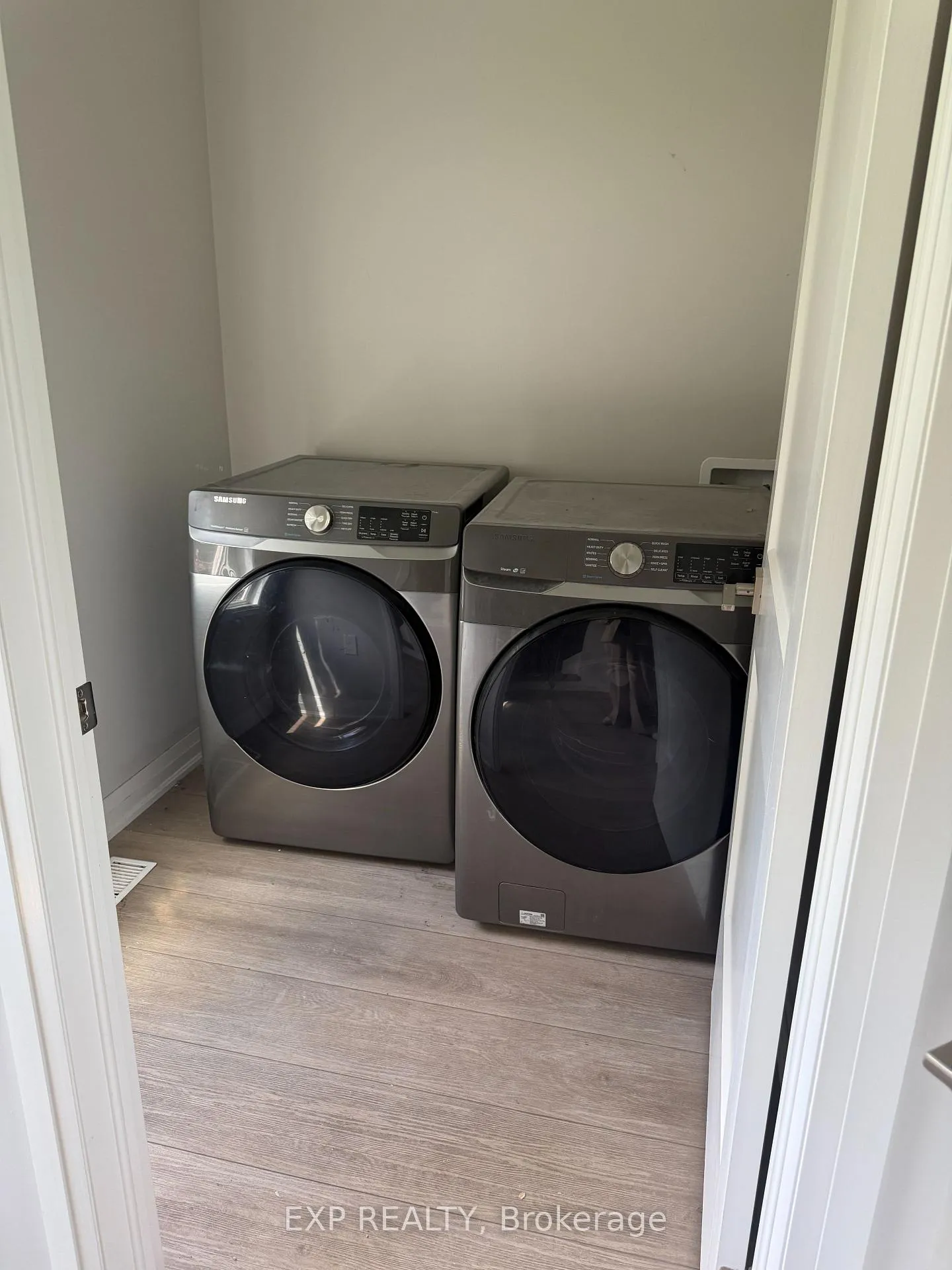Photo 8 of 5960 Delaware Street, Niagara Falls, Dorchester — HOMEH