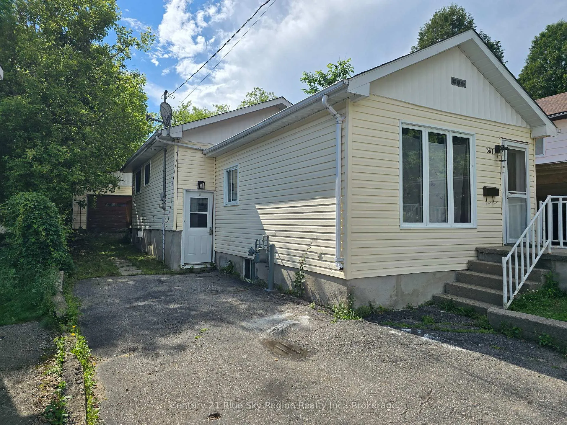 Front of 367 Princess Street W