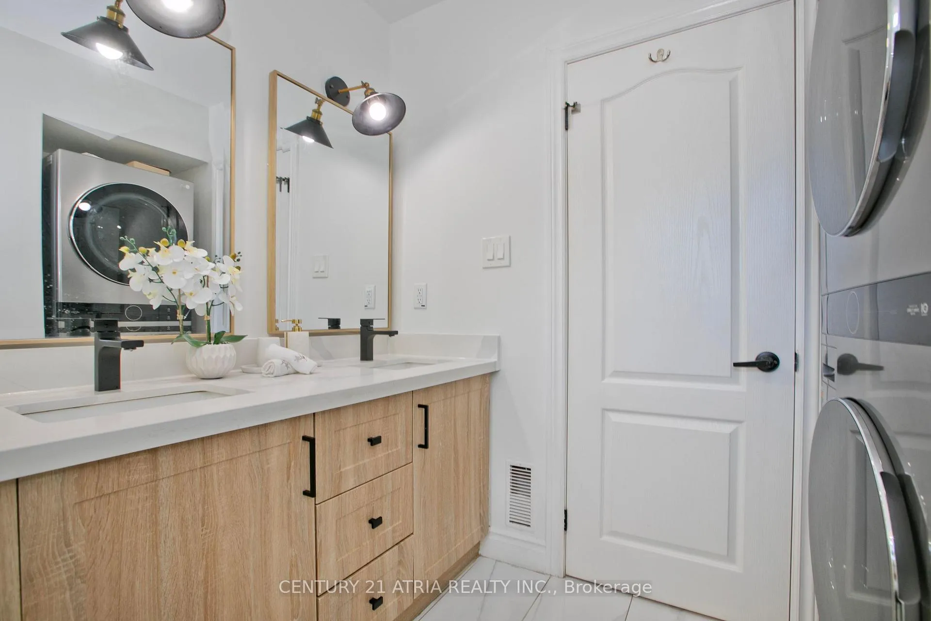 Photo 16 of 53 Bergen Road, Scarborough, Dorset Park — HOMEH