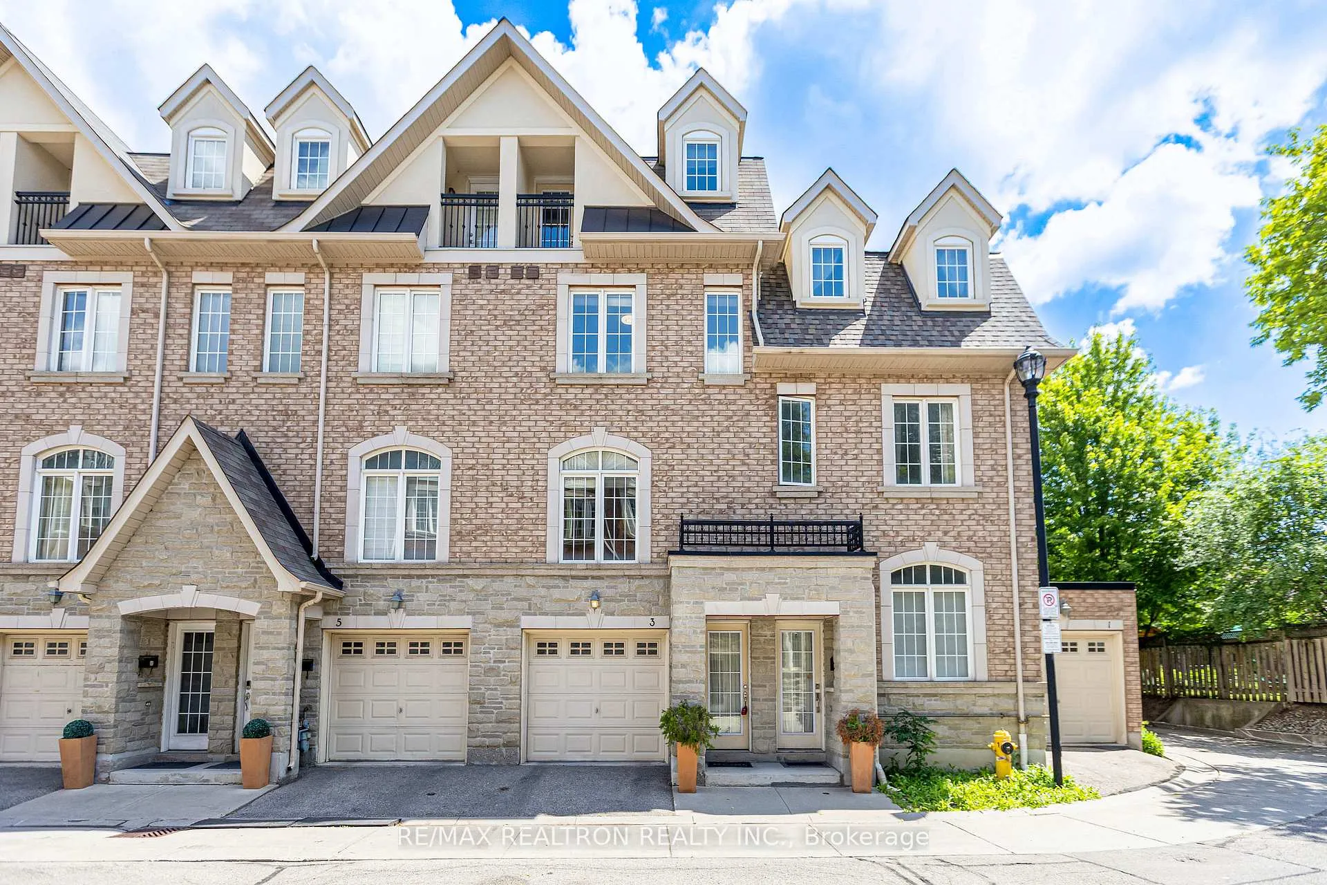 Photo 1 of 3 Hayes Lane, North York, Willowdale East — HOMEH