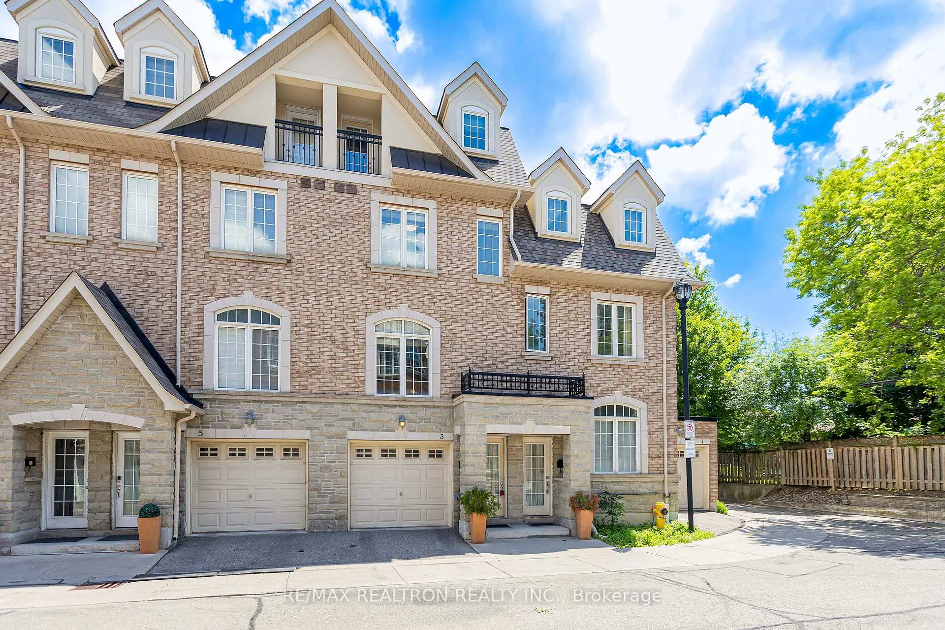 Photo 3 of 3 Hayes Lane, North York, Willowdale East — HOMEH