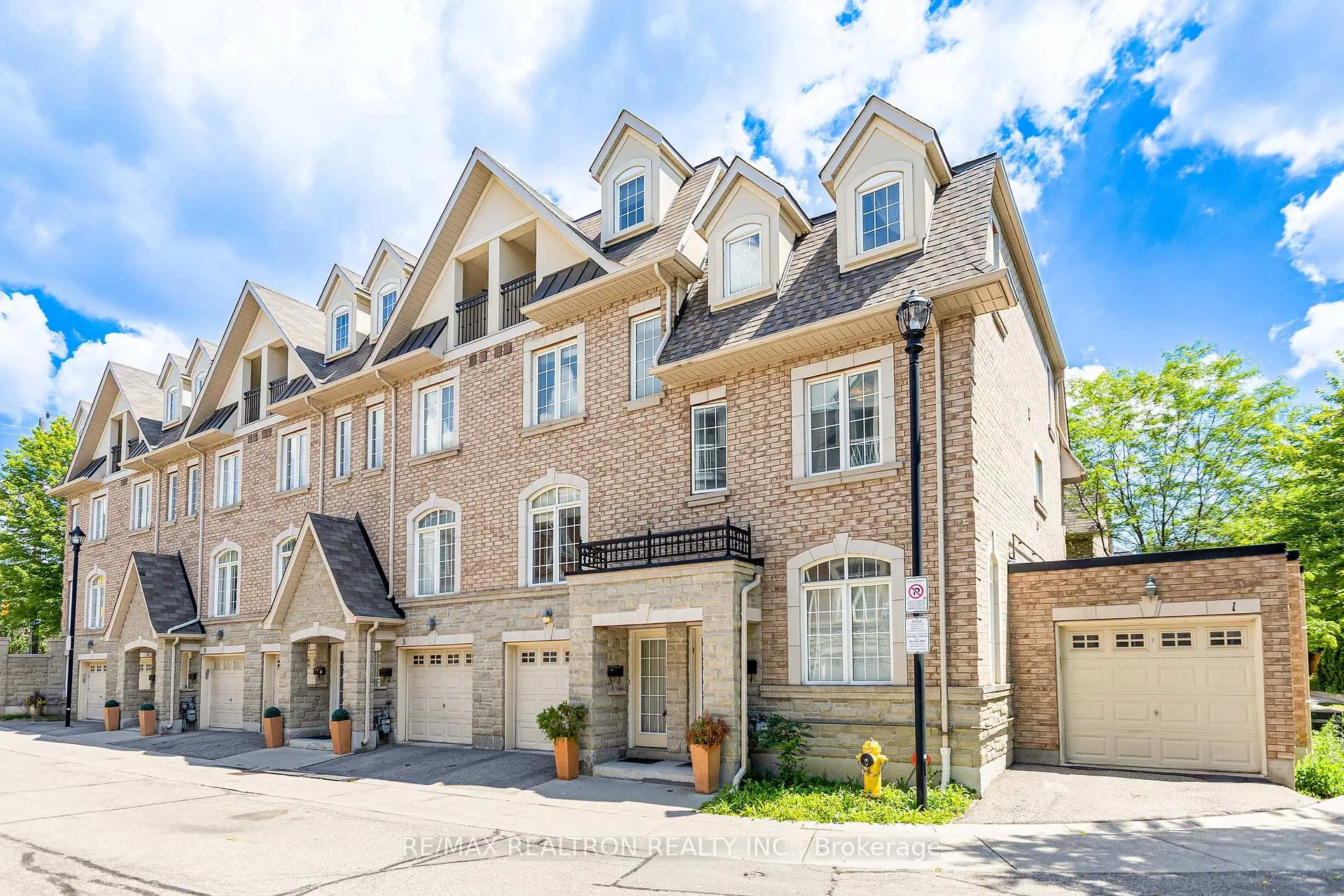 Photo 4 of 3 Hayes Lane, North York, Willowdale East — HOMEH