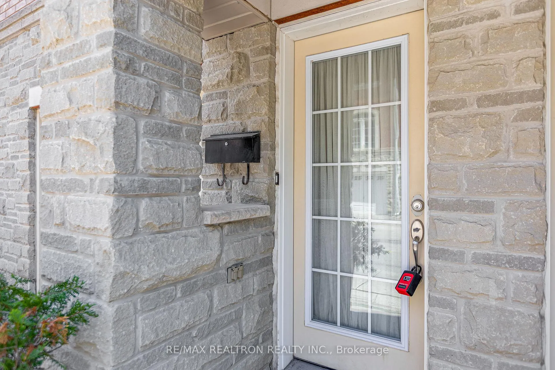 Photo 6 of 3 Hayes Lane, North York, Willowdale East — HOMEH