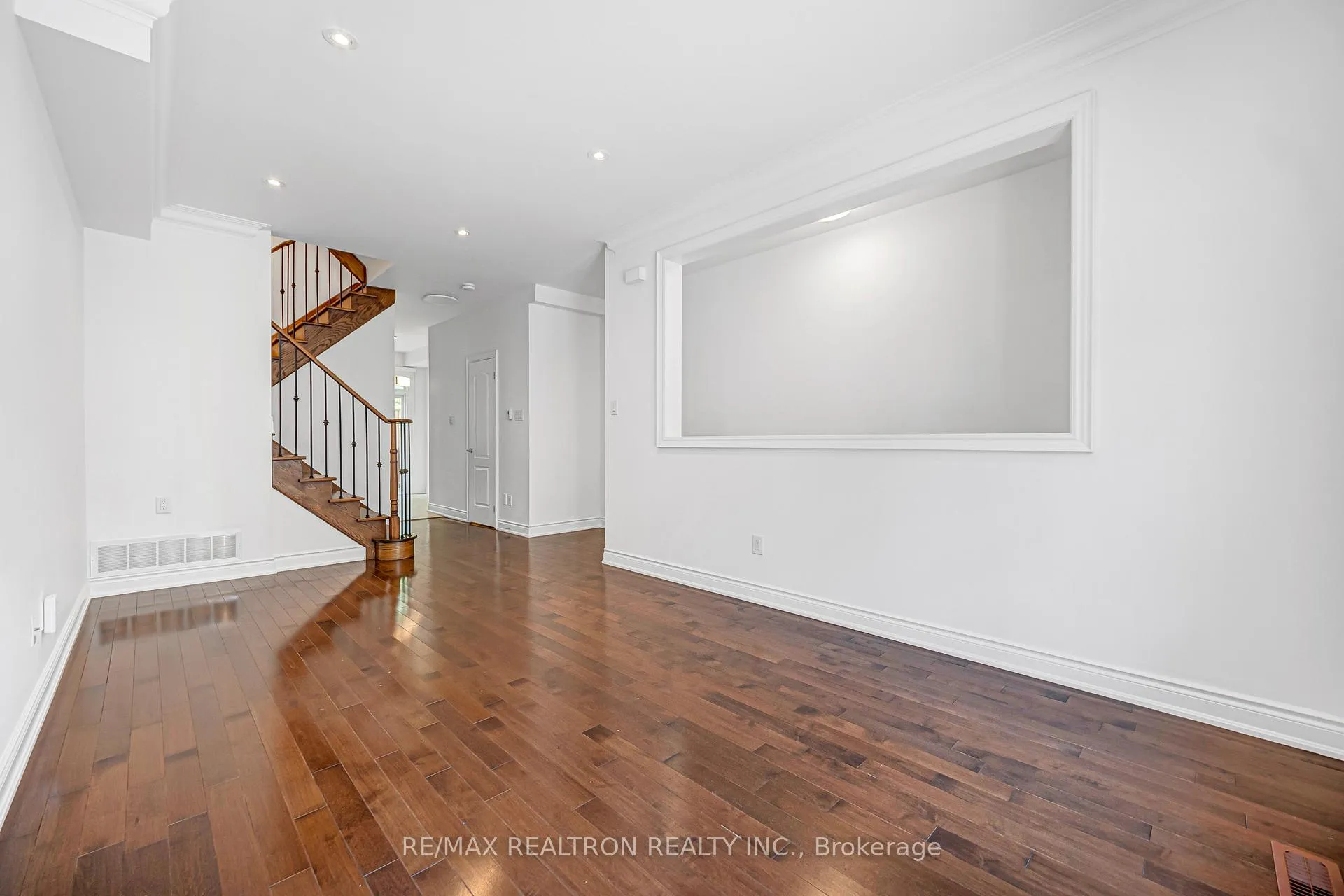 Photo 12 of 3 Hayes Lane, North York, Willowdale East — HOMEH
