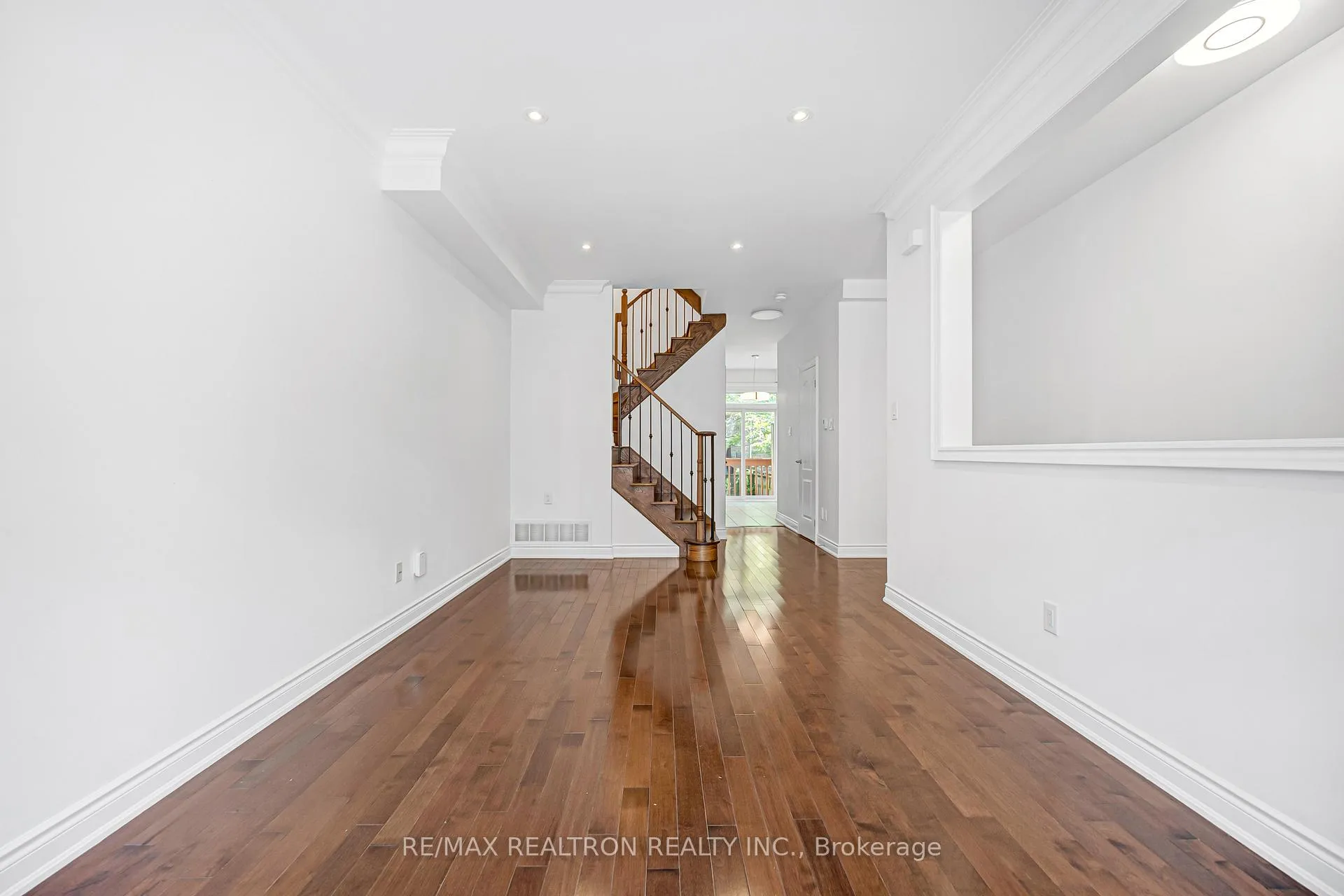 Photo 14 of 3 Hayes Lane, North York, Willowdale East — HOMEH