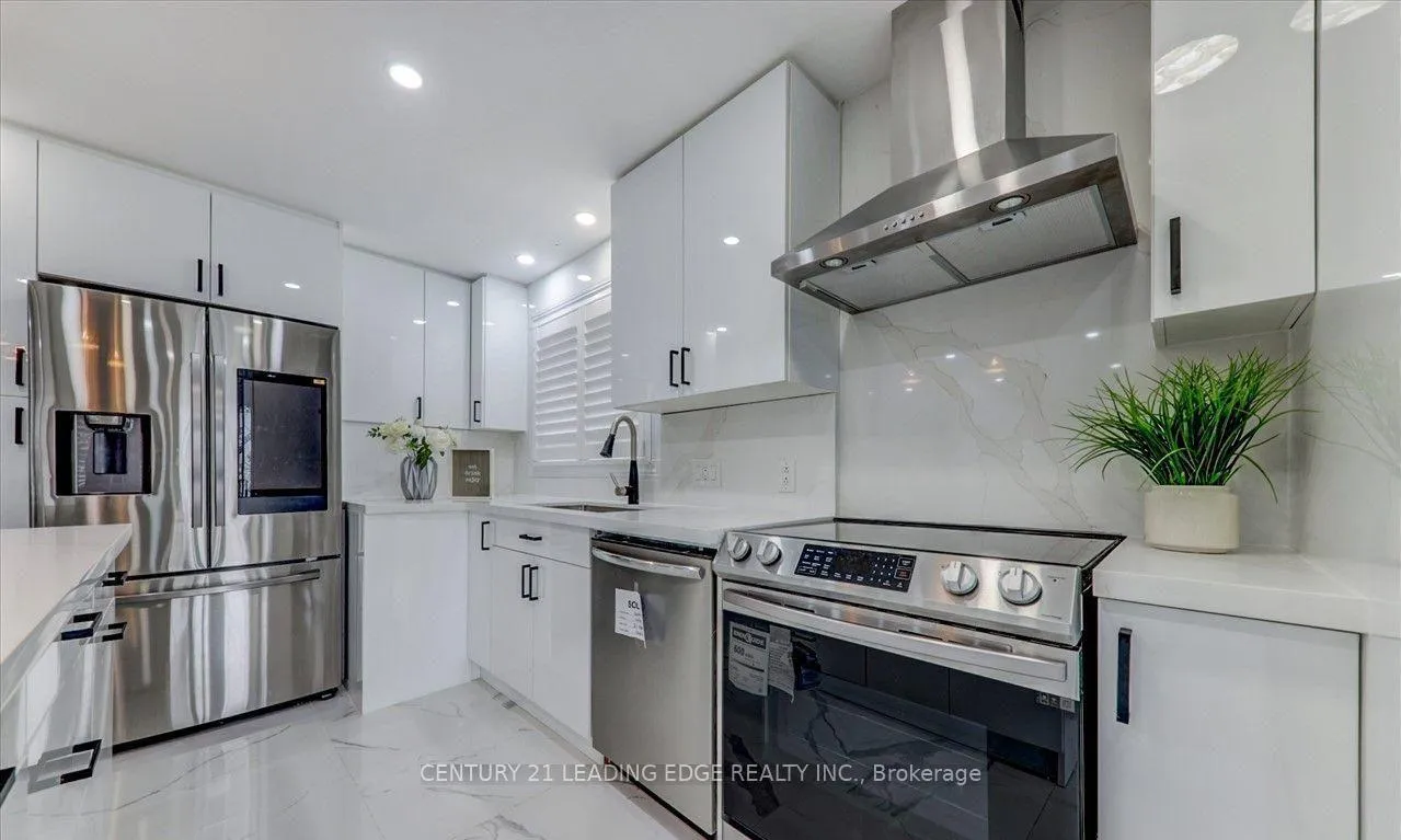 Photo 3 of 2b Horizon Crescent, Scarborough, Tam O'Shanter-Sullivan — HOMEH