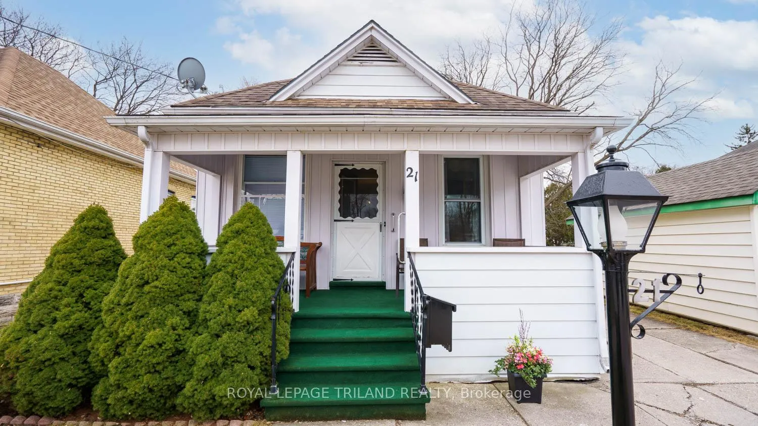 Photo 2 of 21 Oak Street, St. Thomas — HOMEH