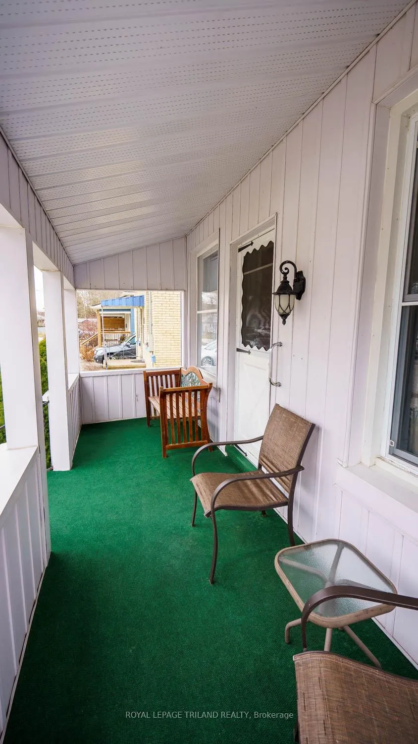 Photo 3 of 21 Oak Street, St. Thomas — HOMEH