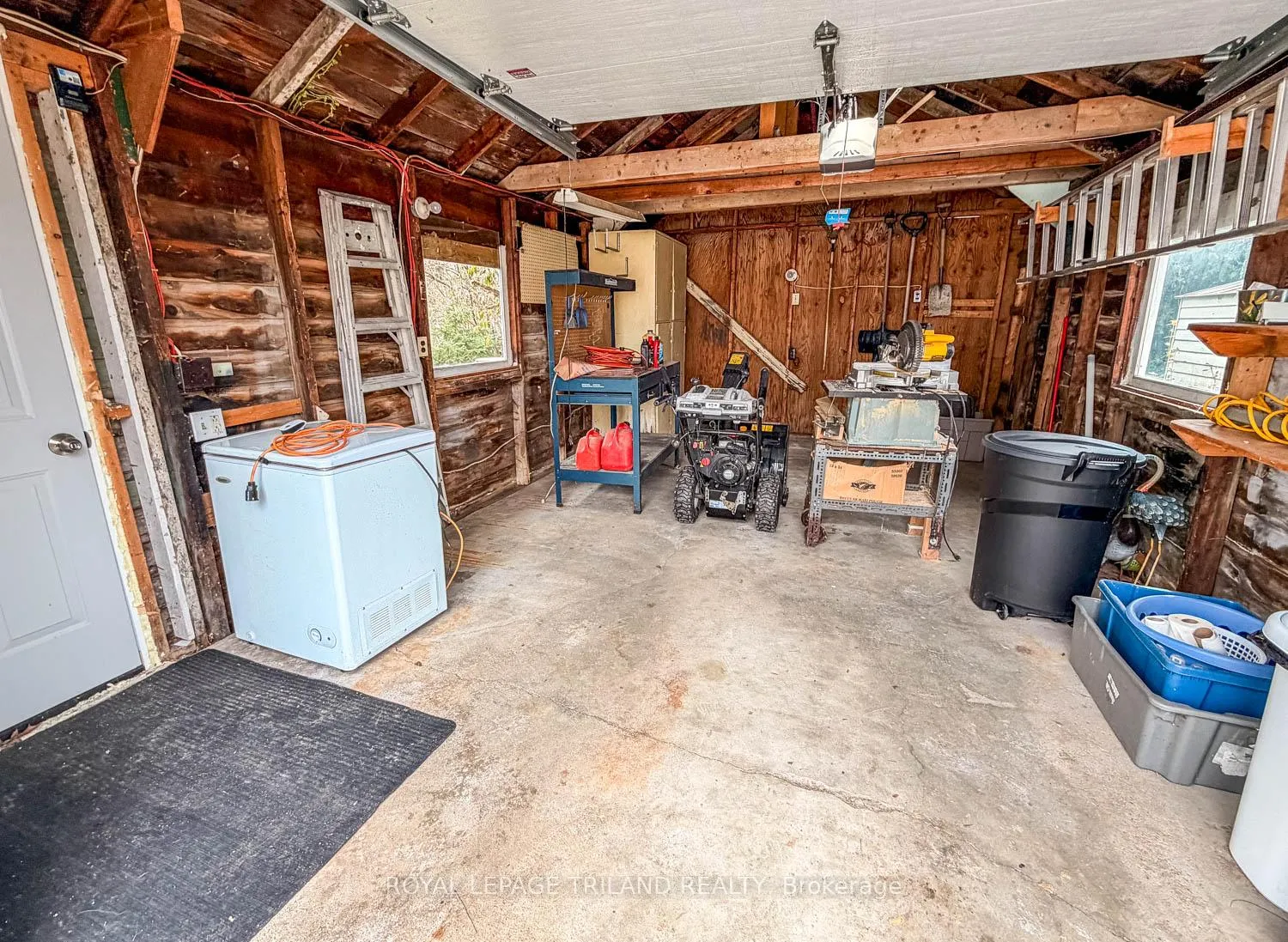 Photo 4 of 21 Oak Street, St. Thomas — HOMEH