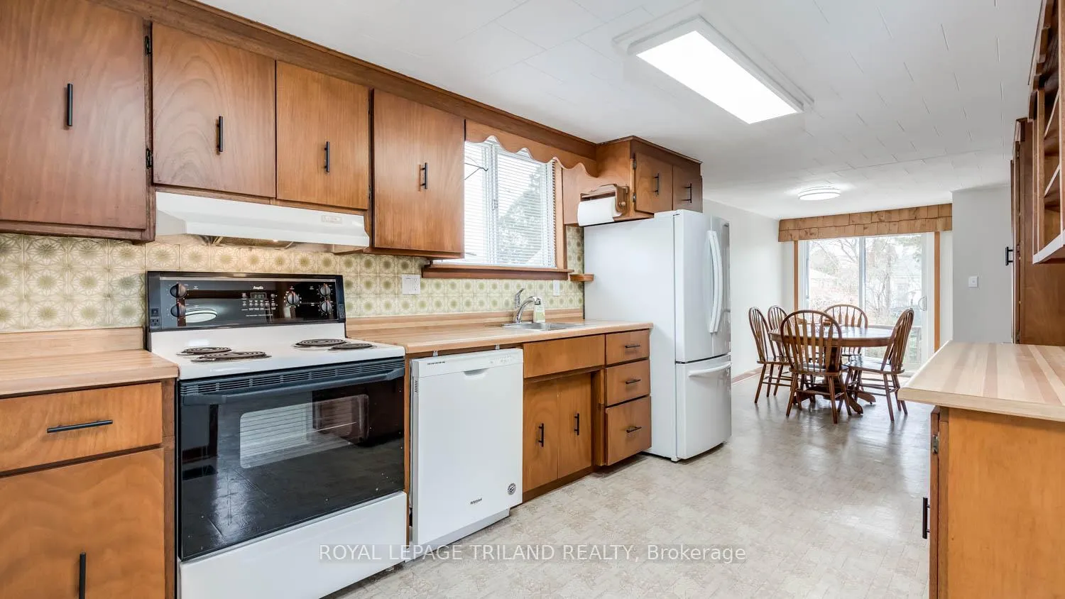 Photo 10 of 21 Oak Street, St. Thomas — HOMEH