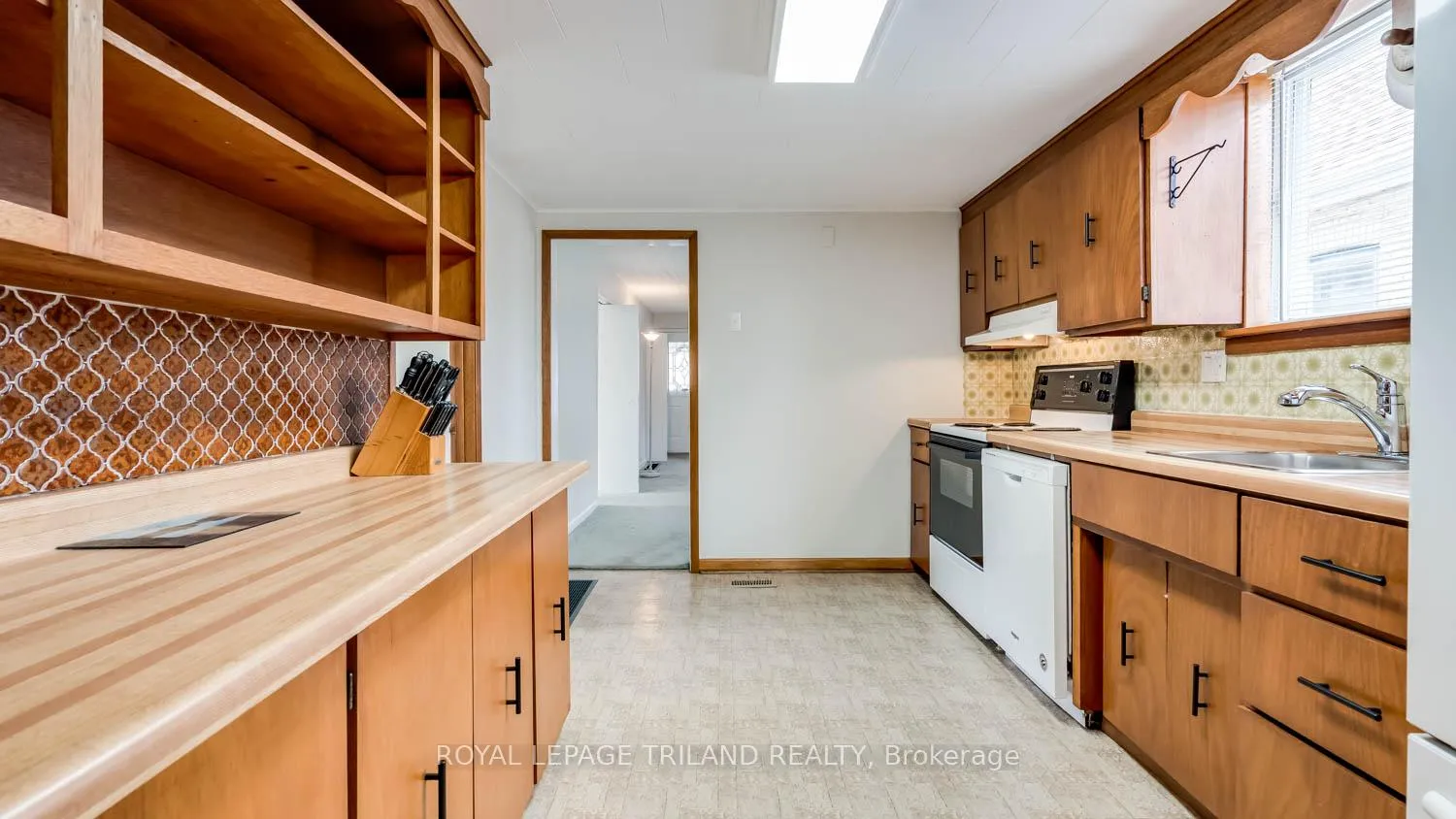 Photo 11 of 21 Oak Street, St. Thomas — HOMEH