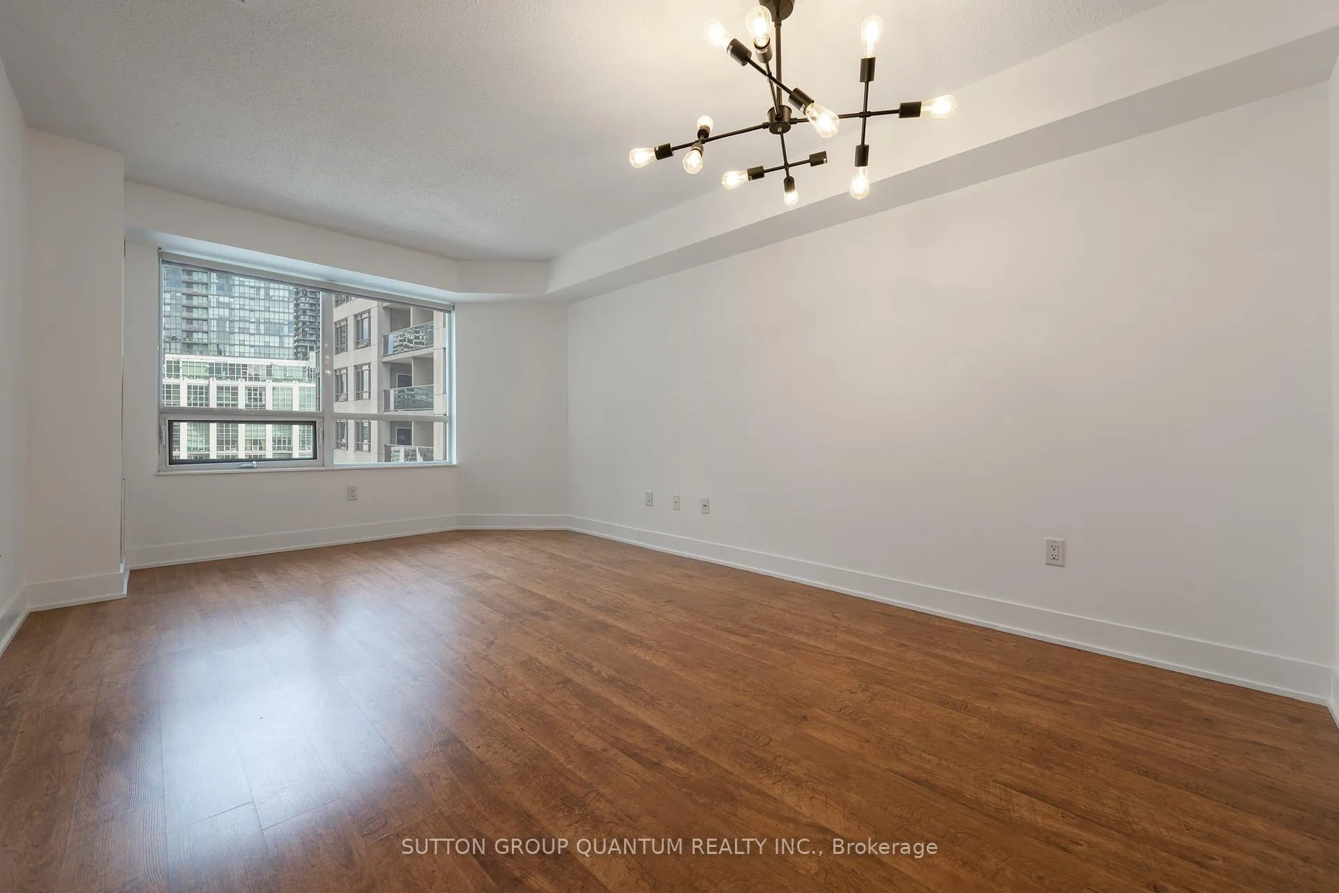 Photo 7 of Unit 1621, 20 Blue Jays Way, Toronto, Waterfront Communities — HOMEH