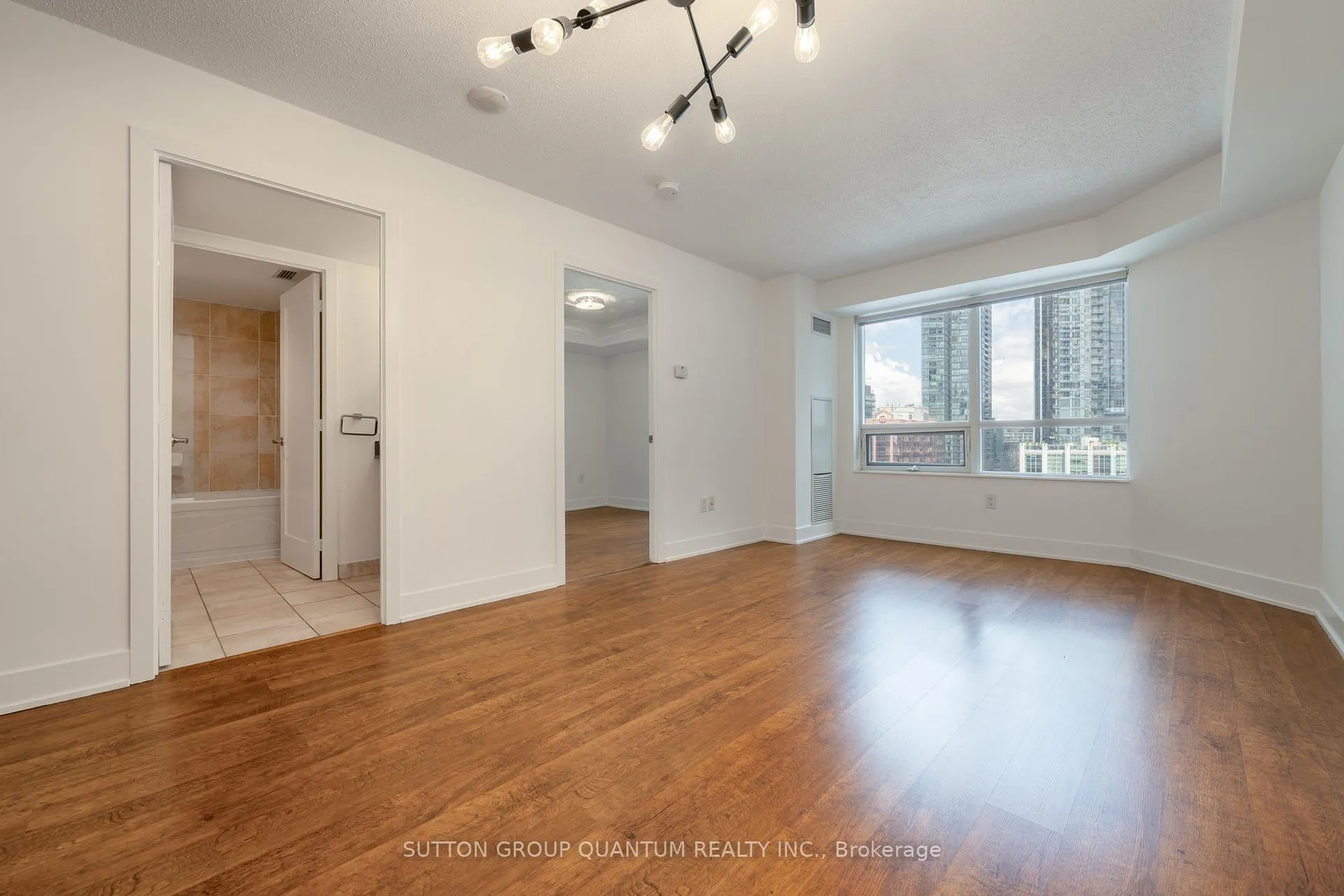 Photo 9 of Unit 1621, 20 Blue Jays Way, Toronto, Waterfront Communities — HOMEH