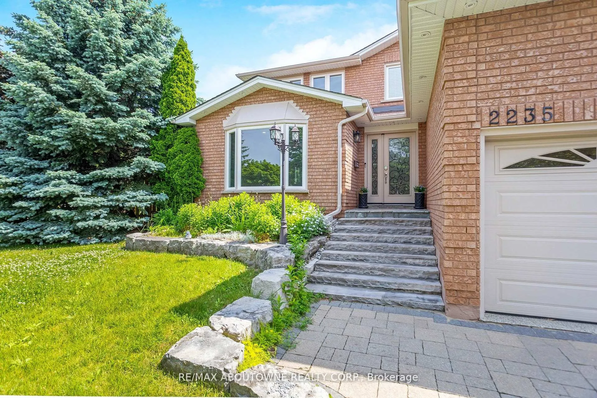 Photo 2 of 2235 Grenville Drive, Oakville, Wedgewood Creek — HOMEH