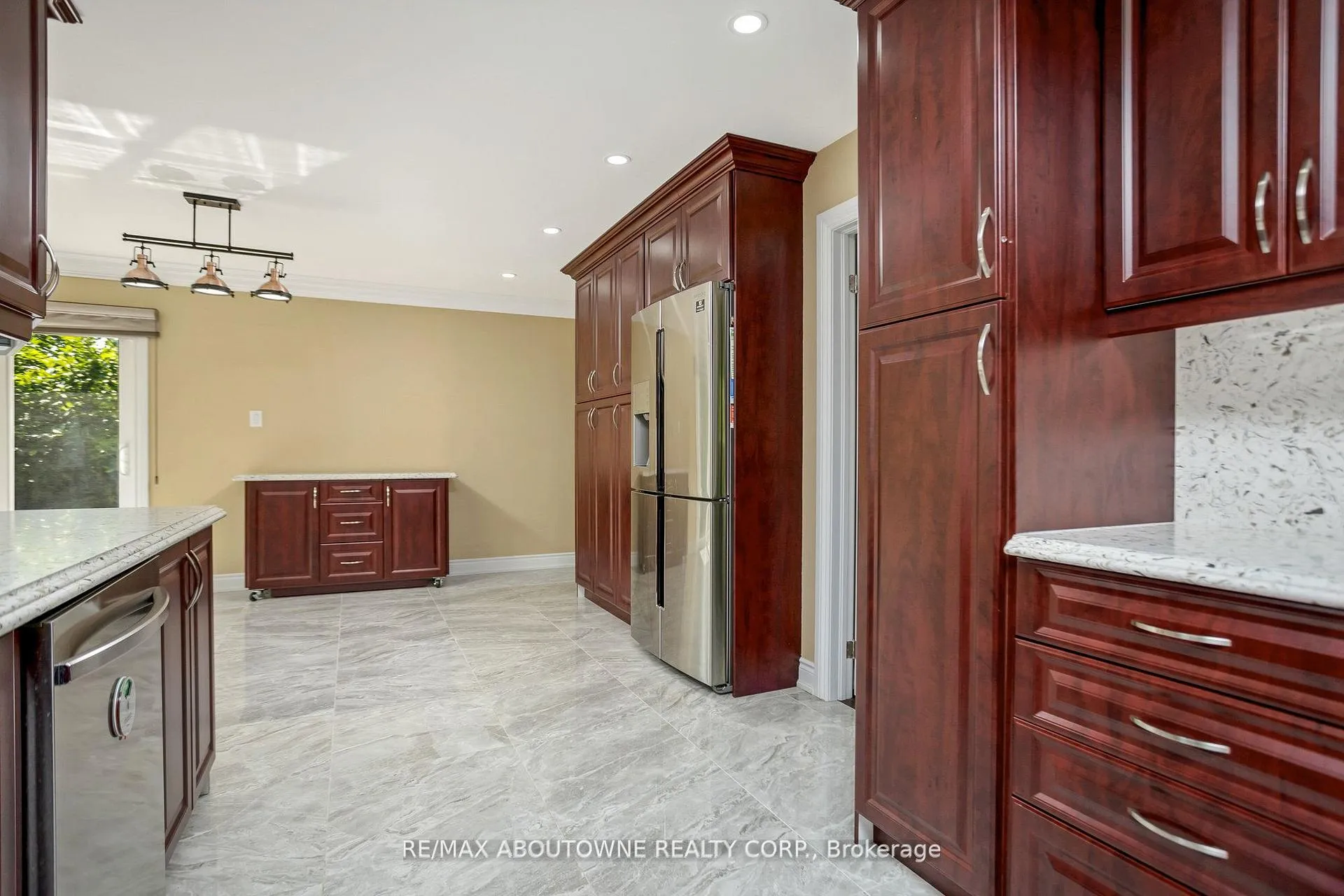 Photo 7 of 2235 Grenville Drive, Oakville, Wedgewood Creek — HOMEH