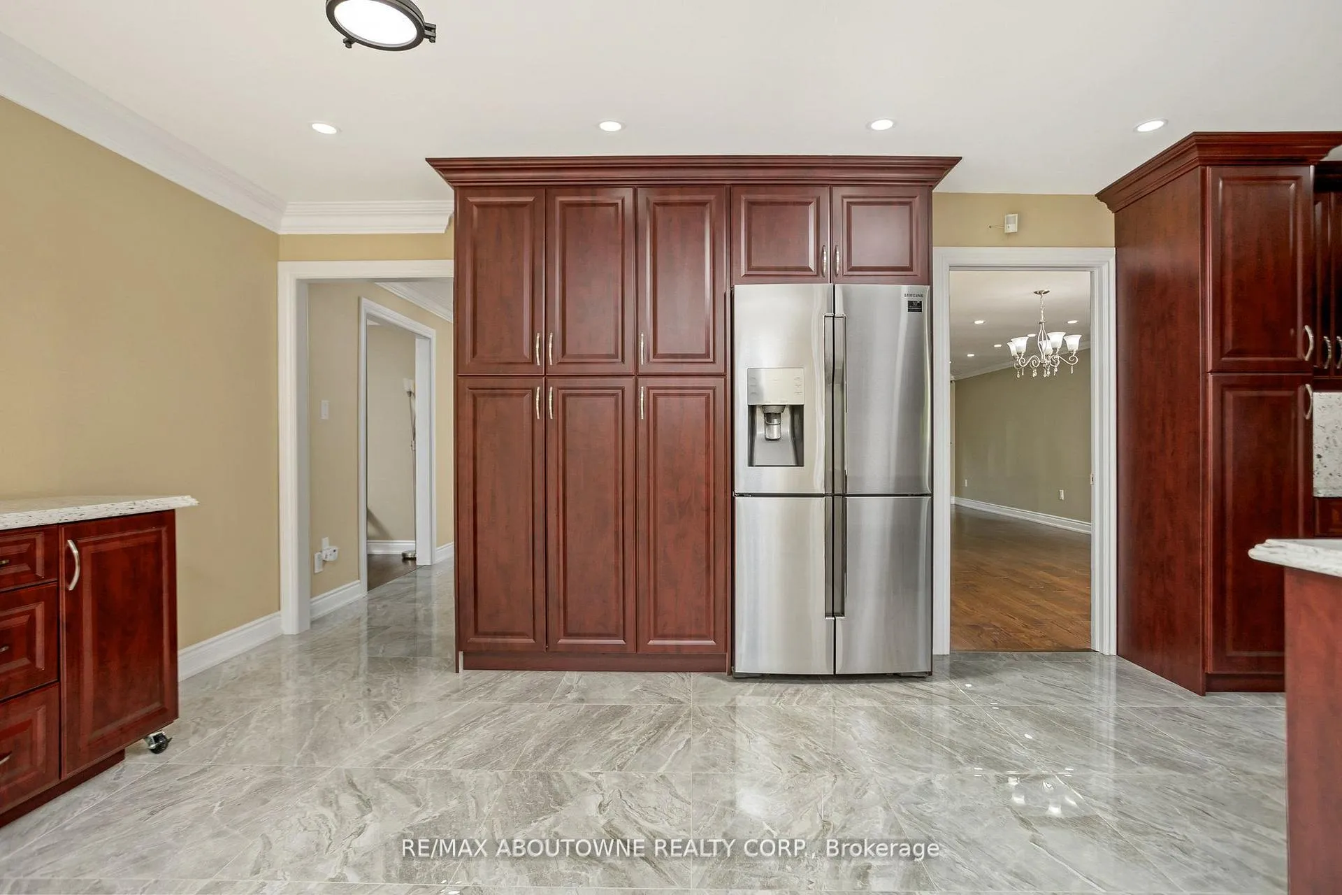Photo 8 of 2235 Grenville Drive, Oakville, Wedgewood Creek — HOMEH