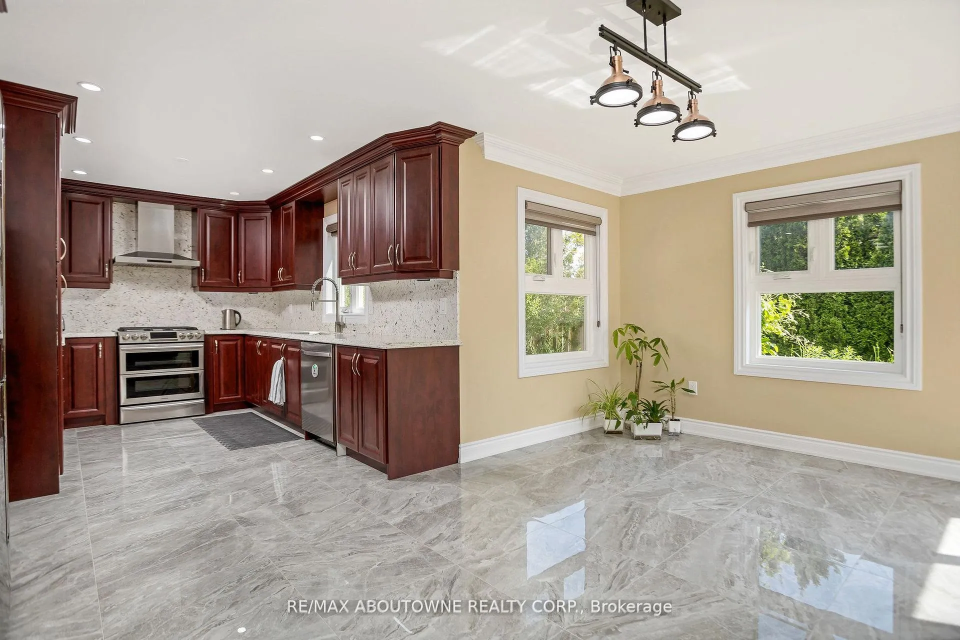 Photo 9 of 2235 Grenville Drive, Oakville, Wedgewood Creek — HOMEH