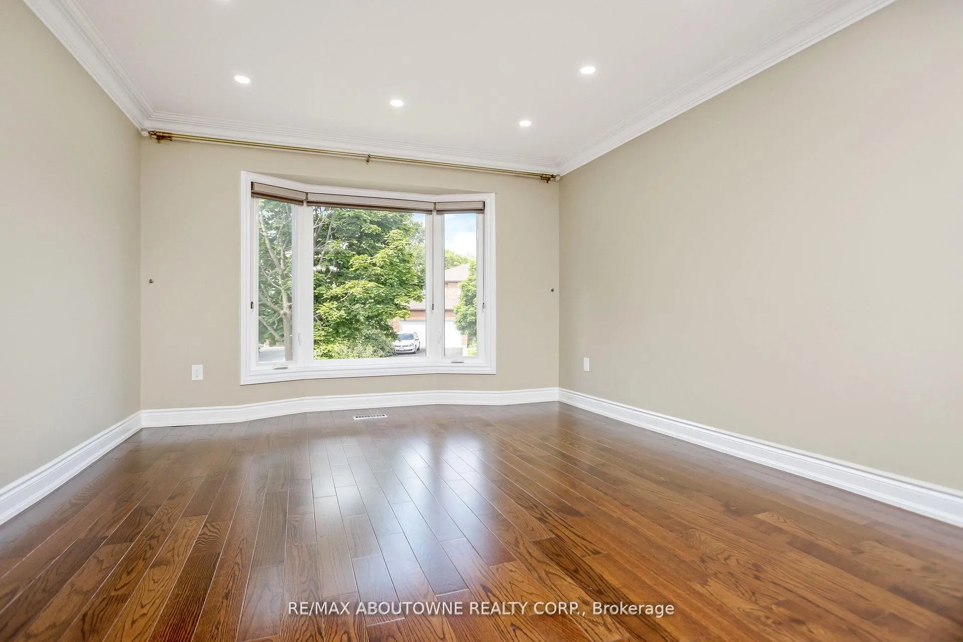Photo 10 of 2235 Grenville Drive, Oakville, Wedgewood Creek — HOMEH