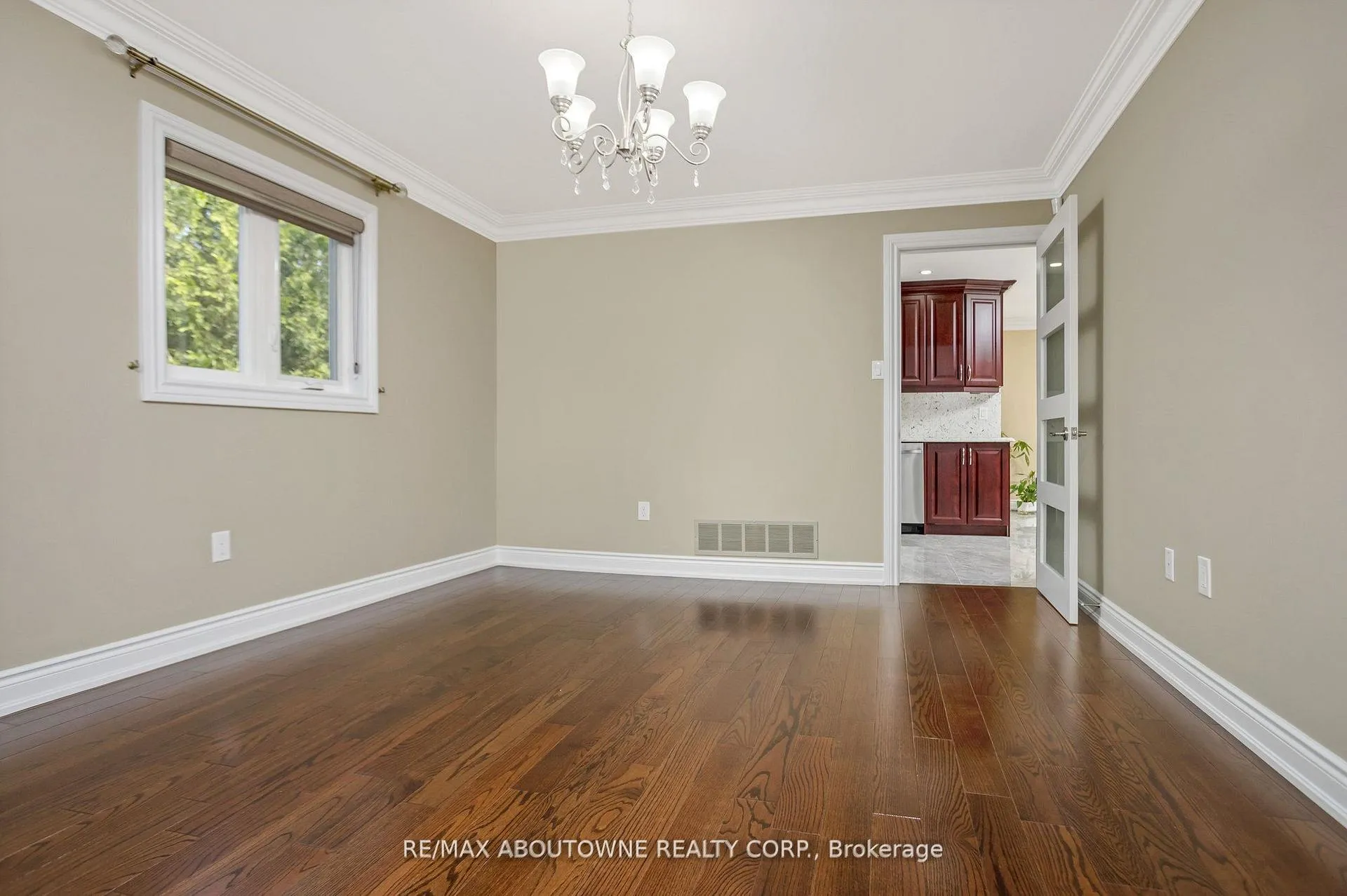 Photo 12 of 2235 Grenville Drive, Oakville, Wedgewood Creek — HOMEH