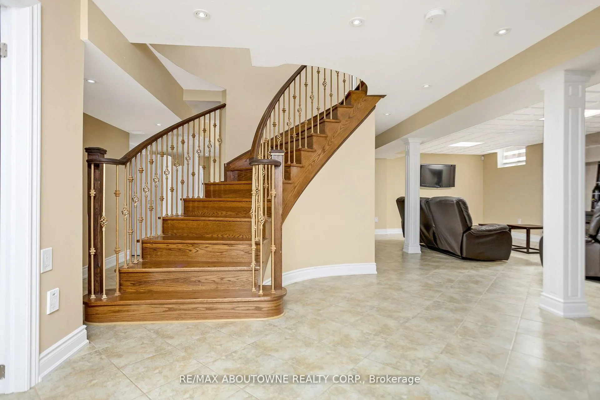 Photo 27 of 2235 Grenville Drive, Oakville, Wedgewood Creek — HOMEH