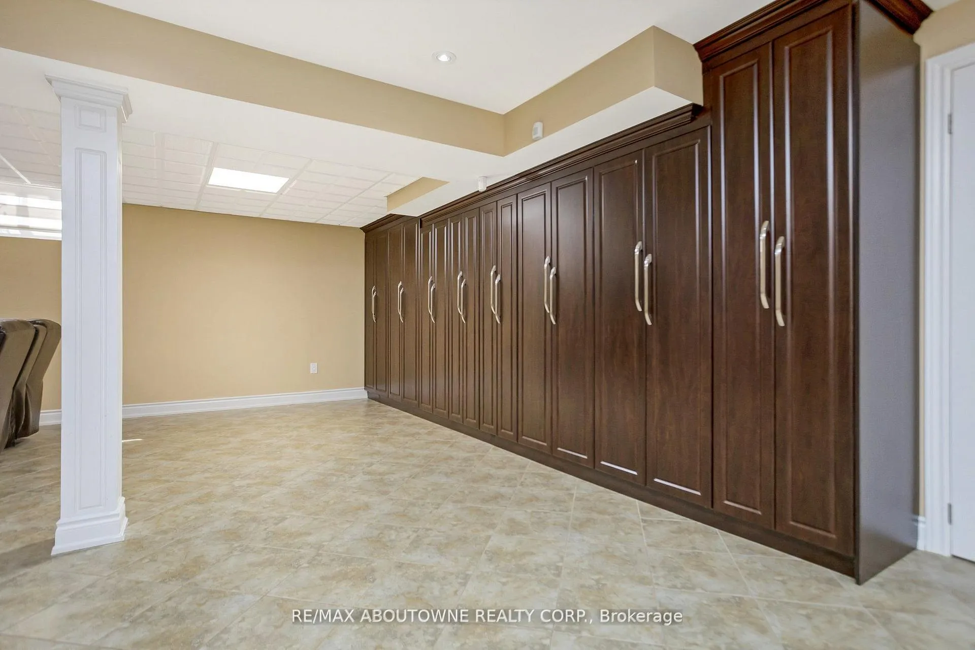 Photo 28 of 2235 Grenville Drive, Oakville, Wedgewood Creek — HOMEH