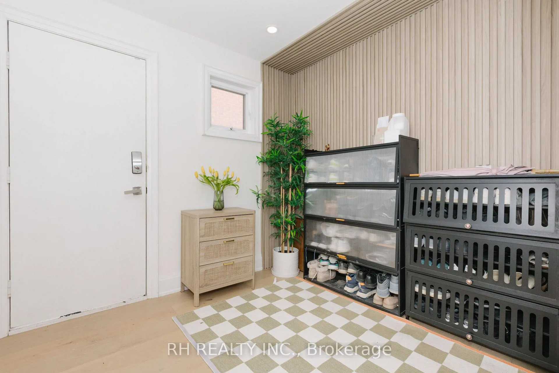 Photo 5 of 85 Butterfield Crescent, Vaughan, Maple — HOMEH
