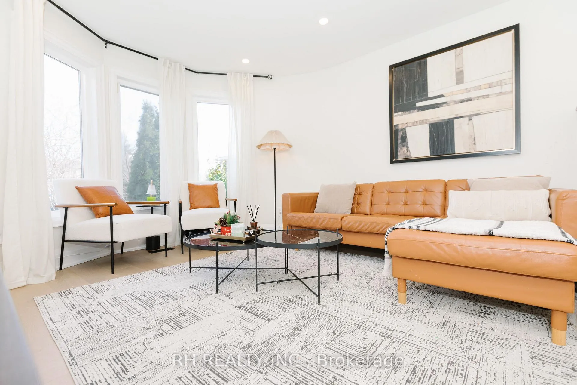 Photo 6 of 85 Butterfield Crescent, Vaughan, Maple — HOMEH