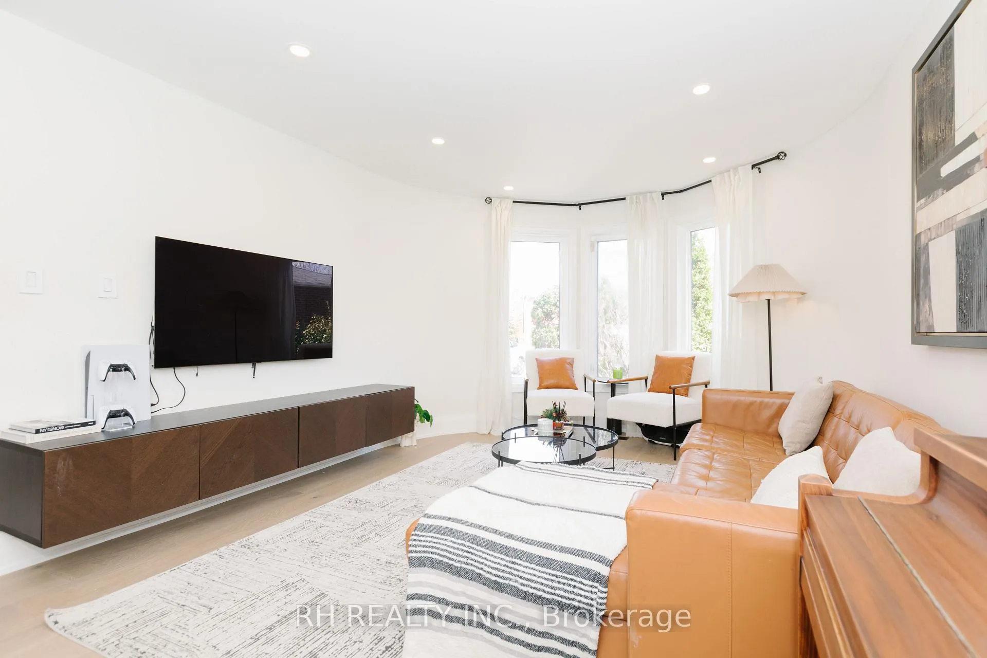 Photo 7 of 85 Butterfield Crescent, Vaughan, Maple — HOMEH