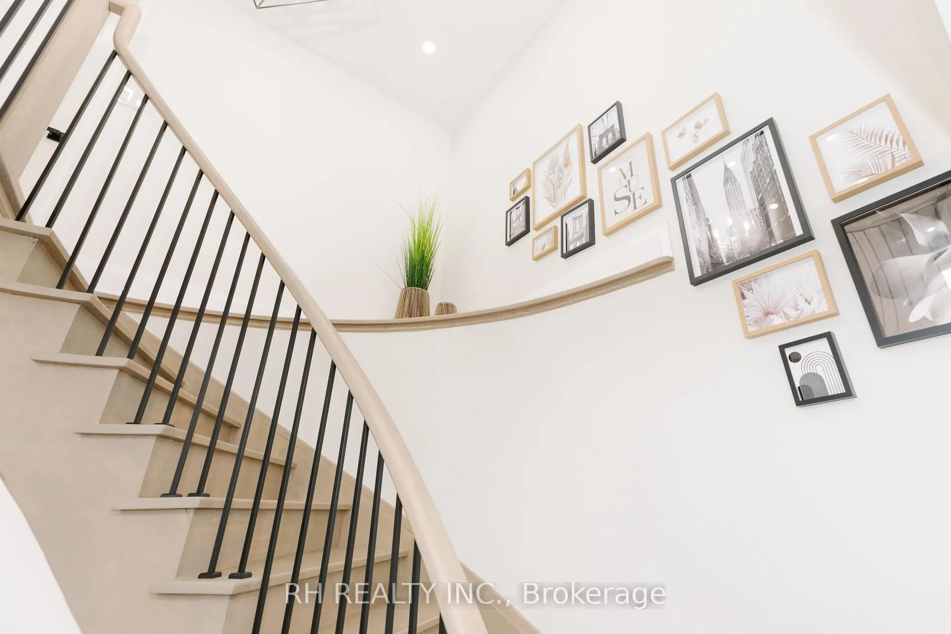 Photo 22 of 85 Butterfield Crescent, Vaughan, Maple — HOMEH