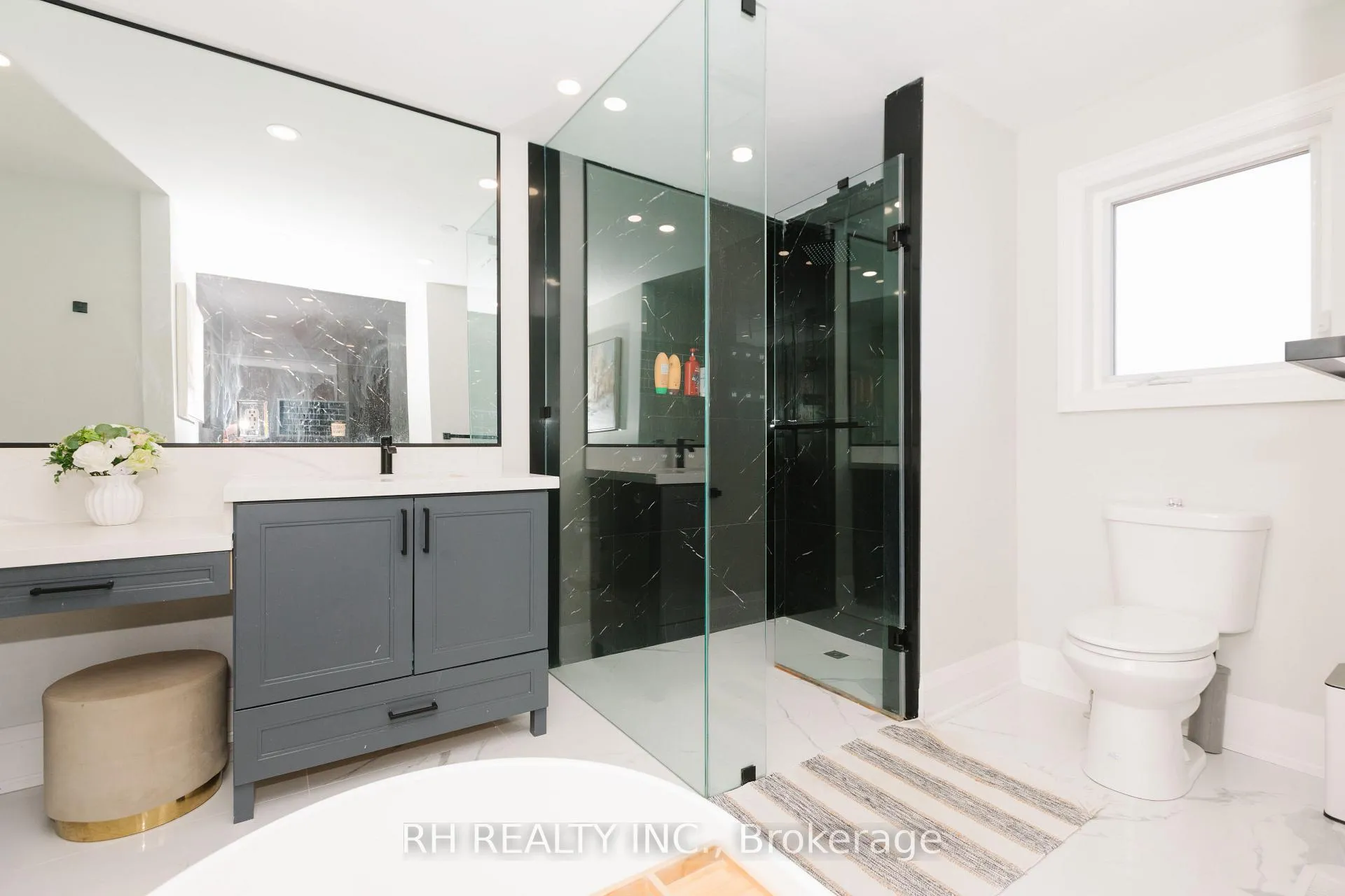 Photo 29 of 85 Butterfield Crescent, Vaughan, Maple — HOMEH