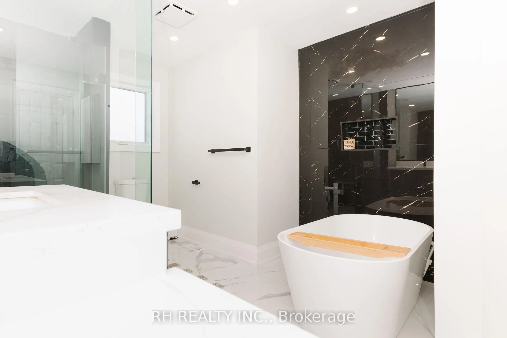 Photo 30 of 85 Butterfield Crescent, Vaughan, Maple — HOMEH