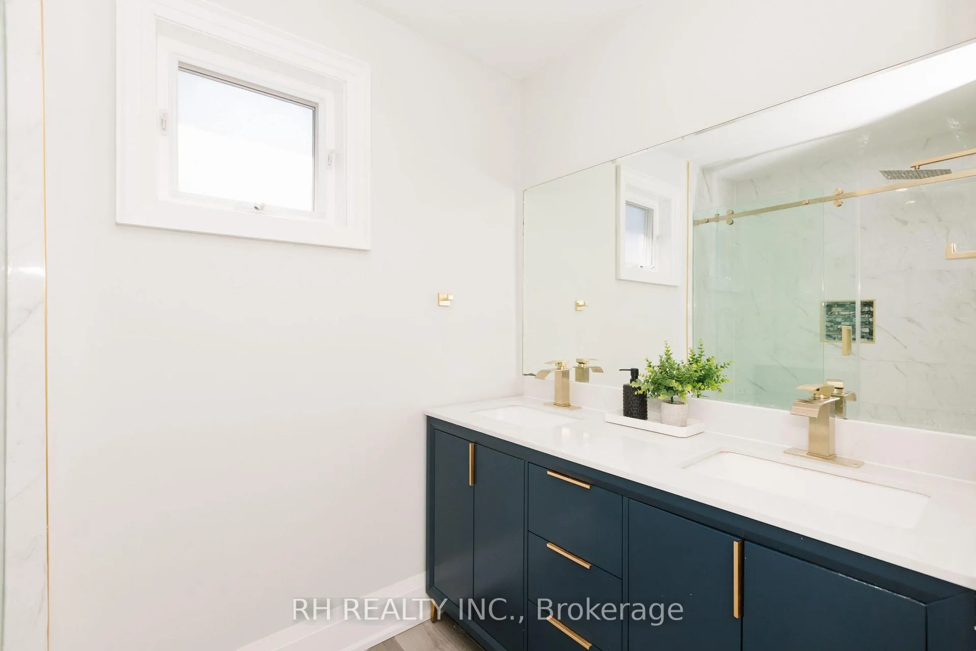 Photo 33 of 85 Butterfield Crescent, Vaughan, Maple — HOMEH