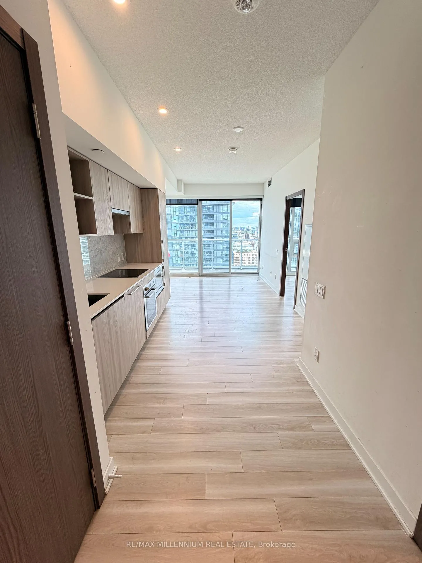 Photo 3 of Unit 3209, 17 Bathurst Street, Toronto, Waterfront Communities — HOMEH