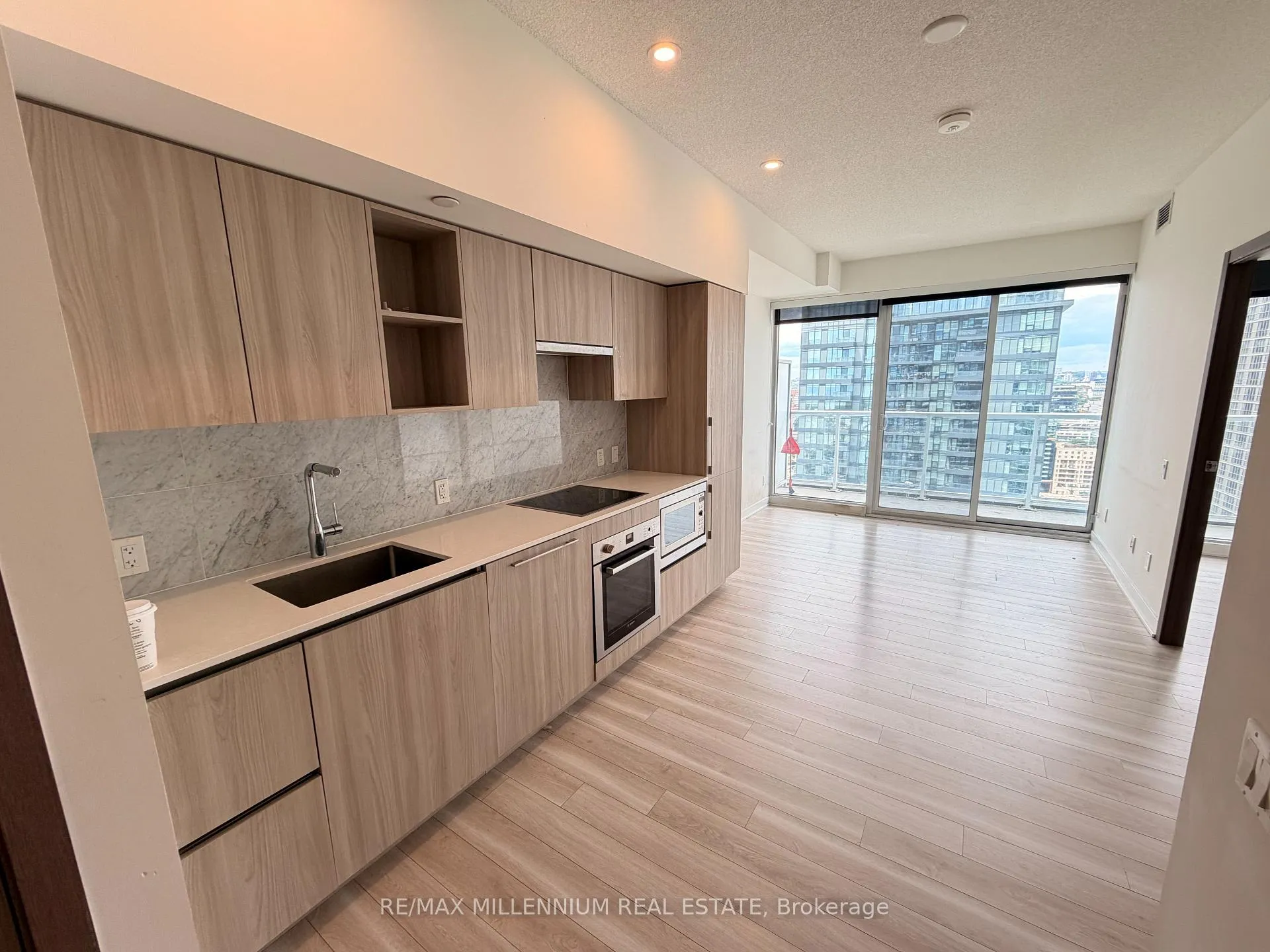 Photo 4 of Unit 3209, 17 Bathurst Street, Toronto, Waterfront Communities — HOMEH