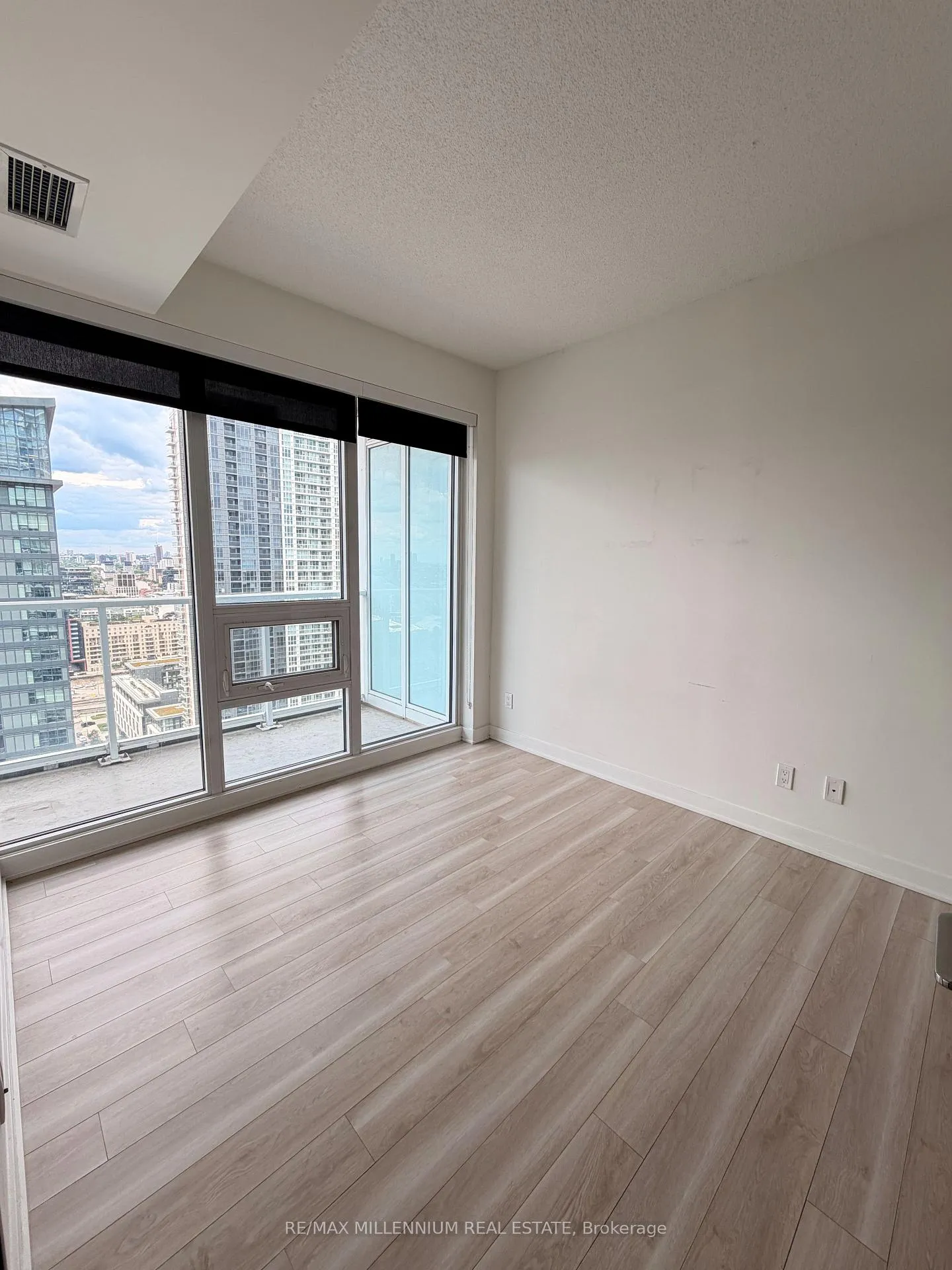 Photo 6 of Unit 3209, 17 Bathurst Street, Toronto, Waterfront Communities — HOMEH