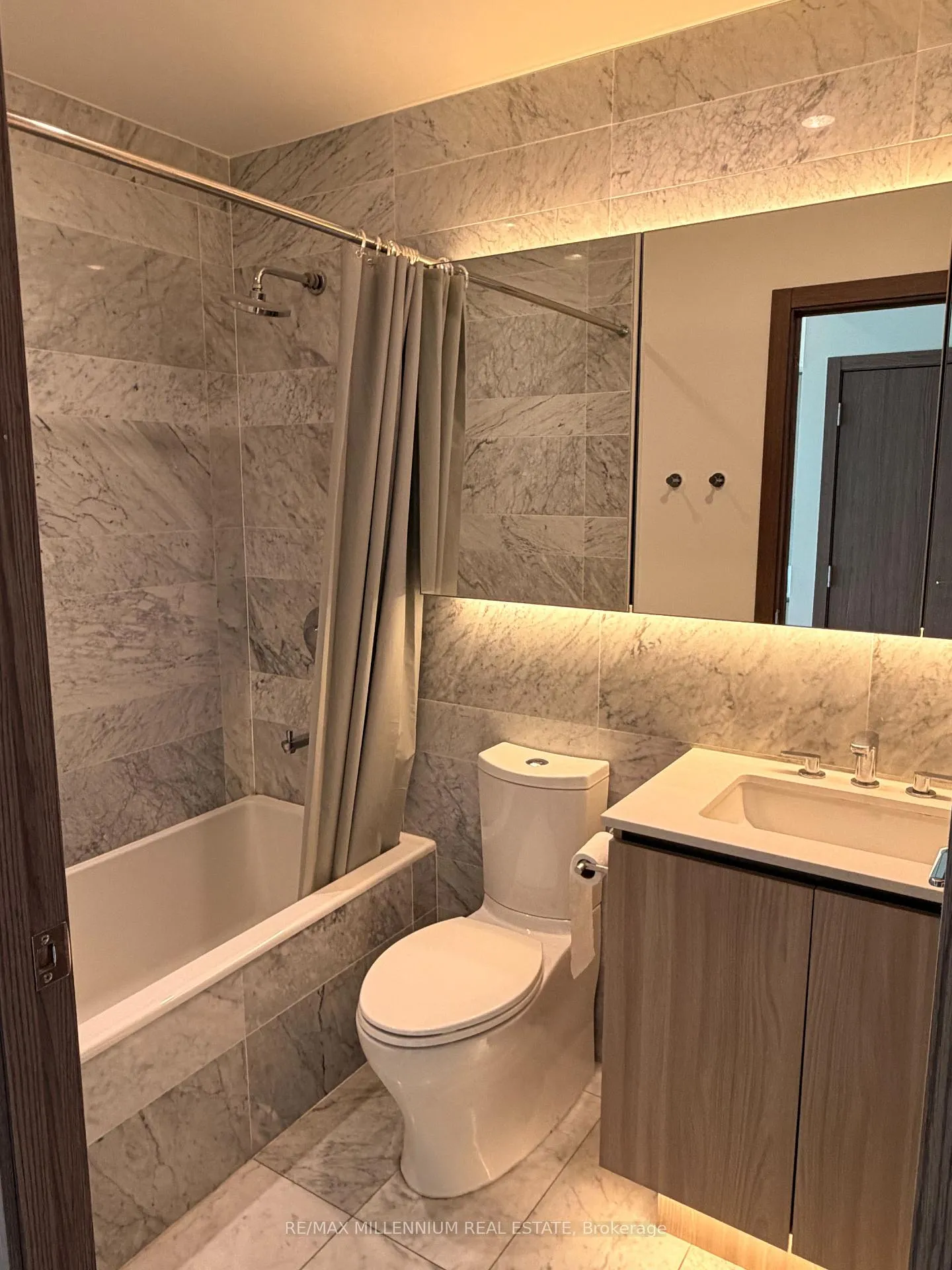 Photo 12 of Unit 3209, 17 Bathurst Street, Toronto, Waterfront Communities — HOMEH