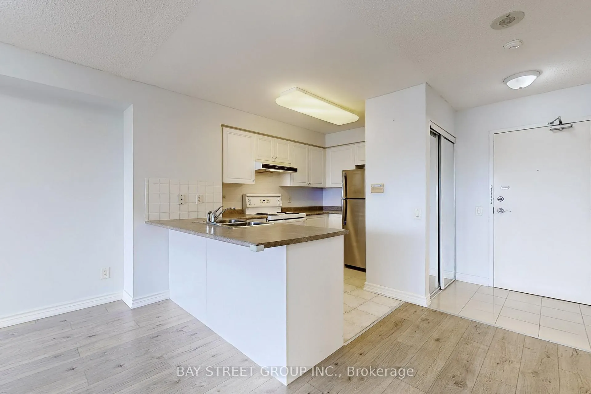 Photo 7 of Unit 815, 51 Times Avenue, Markham, Commerce Valley — HOMEH