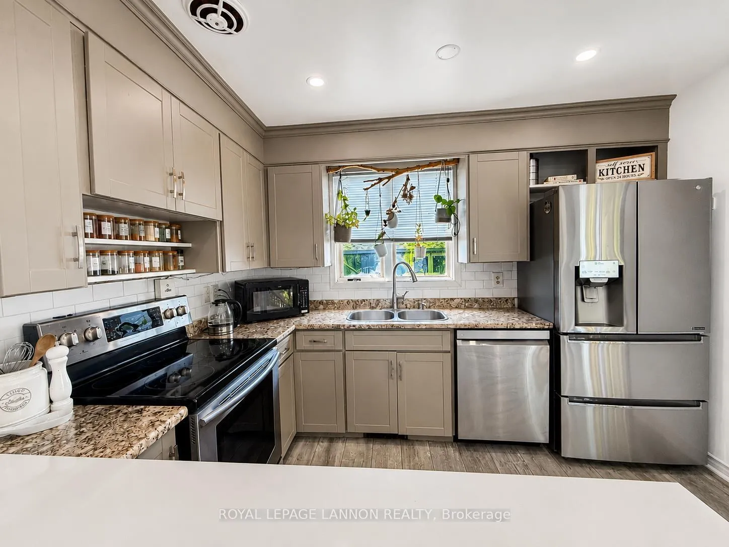 Photo 15 of 443 James Street N, Thunder Bay, Northwood Park — HOMEH