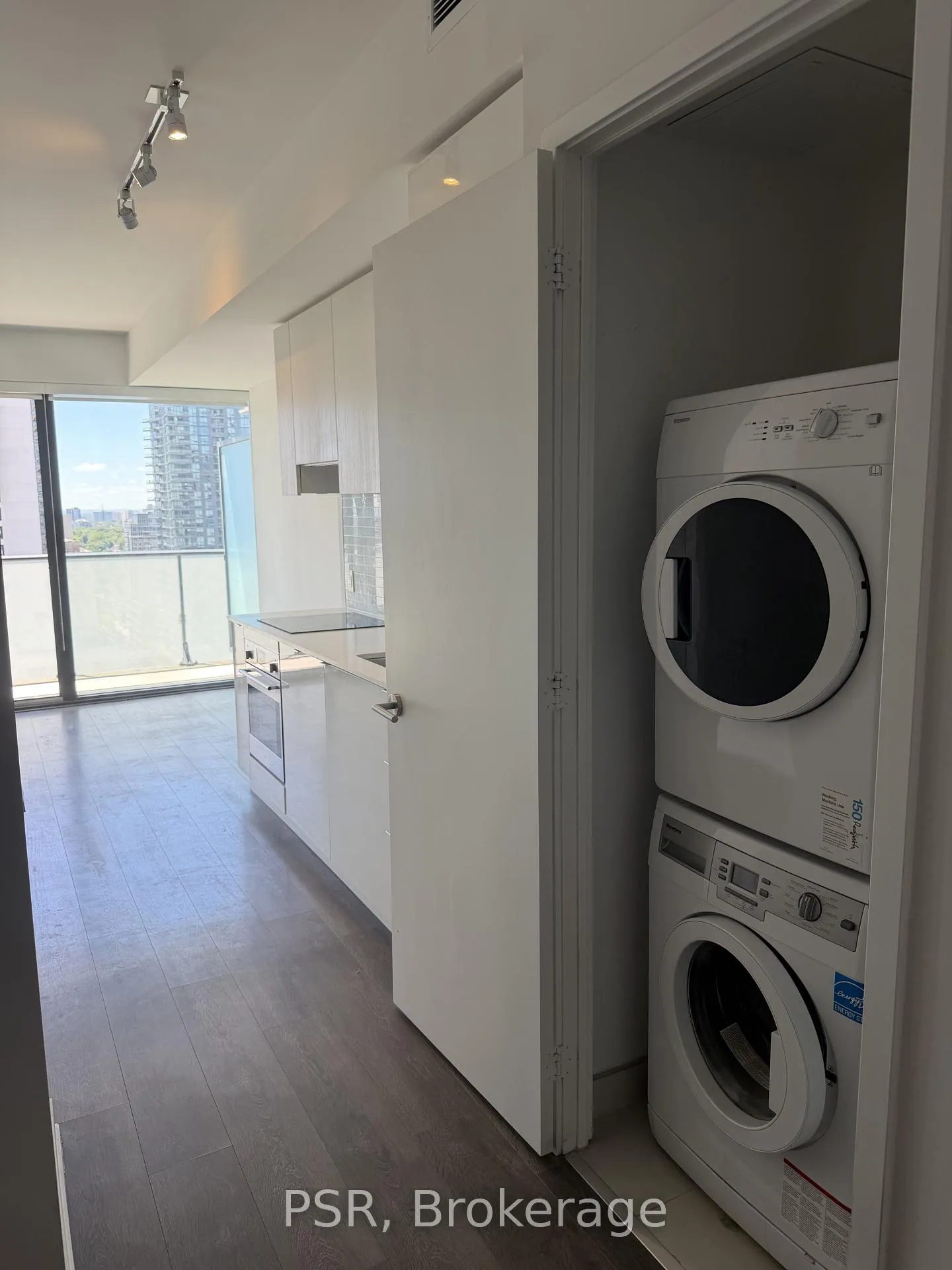 Photo 5 of Unit 2712, 161 Roehampton Avenue, Toronto, Mount Pleasant West — HOMEH