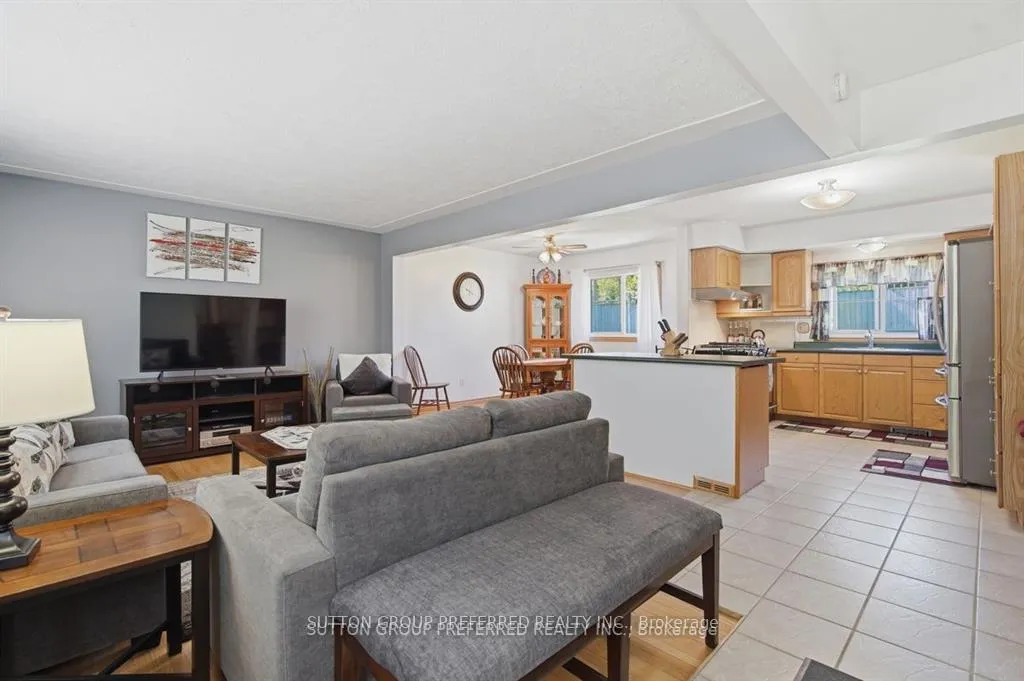 Photo 8 of 27 Stormont Drive, London, South T — HOMEH