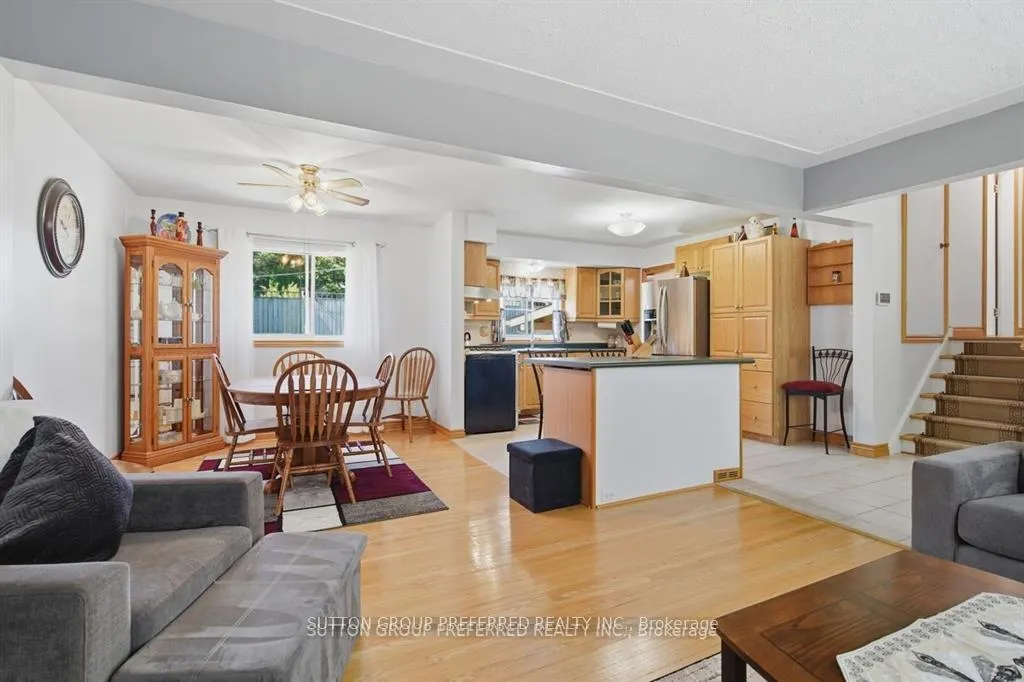 Photo 12 of 27 Stormont Drive, London, South T — HOMEH