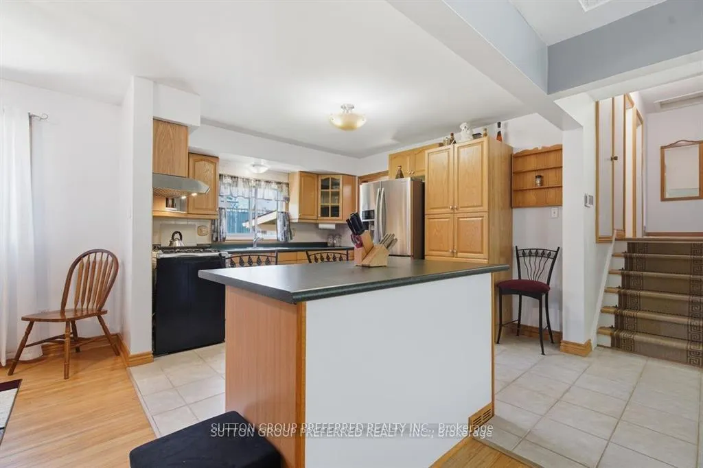 Photo 15 of 27 Stormont Drive, London, South T — HOMEH