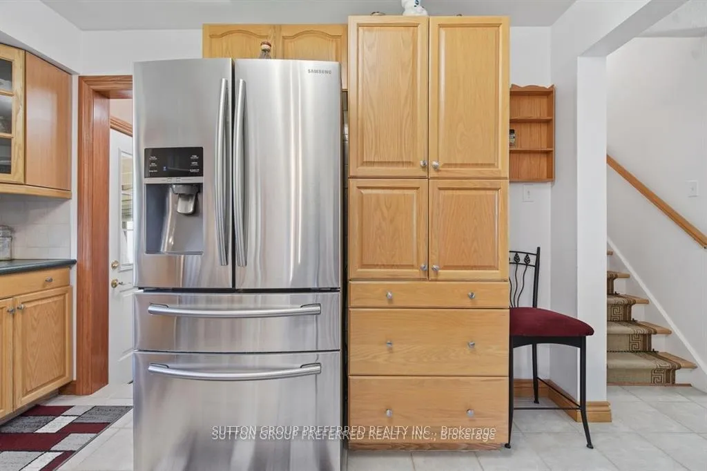 Photo 18 of 27 Stormont Drive, London, South T — HOMEH