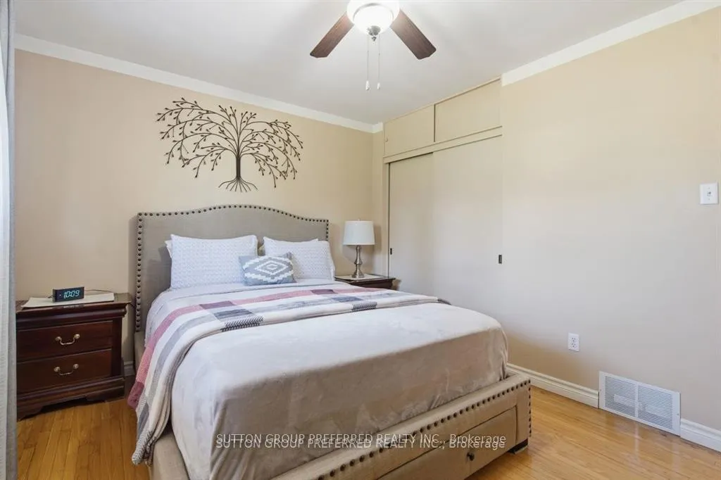 Photo 22 of 27 Stormont Drive, London, South T — HOMEH
