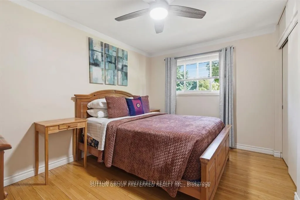 Photo 23 of 27 Stormont Drive, London, South T — HOMEH