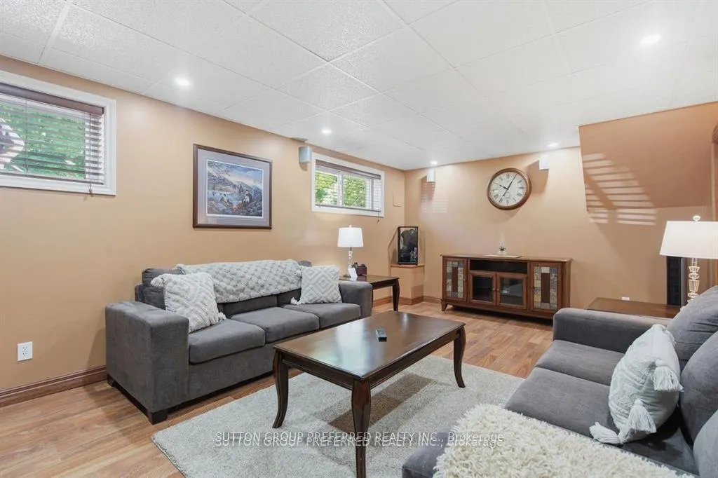 Photo 31 of 27 Stormont Drive, London, South T — HOMEH