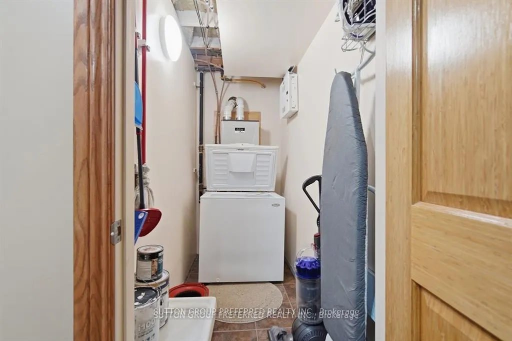 Photo 34 of 27 Stormont Drive, London, South T — HOMEH