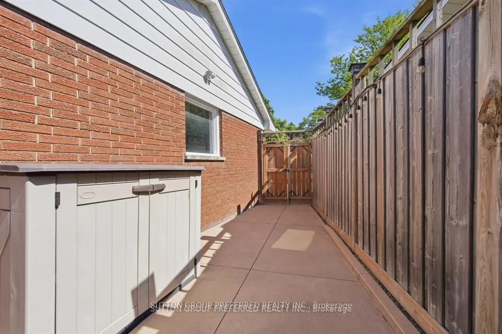 Photo 43 of 27 Stormont Drive, London, South T — HOMEH